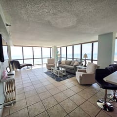 Penthouse Paradise ~ deluxe 2 bedroom 2 bathroom