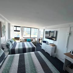 Oceanview cozy studio w/beachfront pool & tiki bar