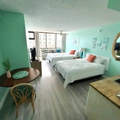 Beachy Oceanview Updated Studio w/pool & tiki bar