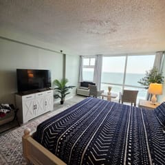 Newly updated king studio perfect for honeymooners