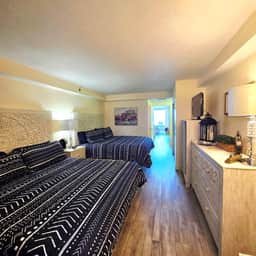 Direct Oceanfront 1 bedroom w/kitchen & balcony - Image 5