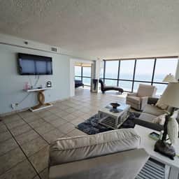 Penthouse Paradise ~ deluxe 2 bedroom 2 bathroom - Image 3