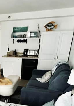 Oceanview studio w/queen bed, pool, tiki bar - Image 4