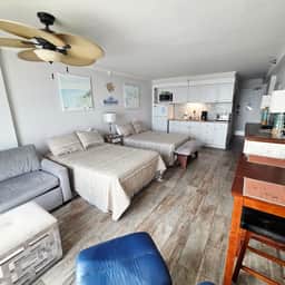 Sunrise Oceanfront 2 Full Studio w/kitchen & pool - Image 4