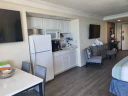 Surf N Sun spectacular oceanfront studio w/balcony - Image 4
