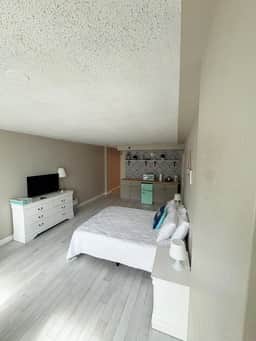 Tiki Resort Oceanview Studio w/kitchenette - Image 4