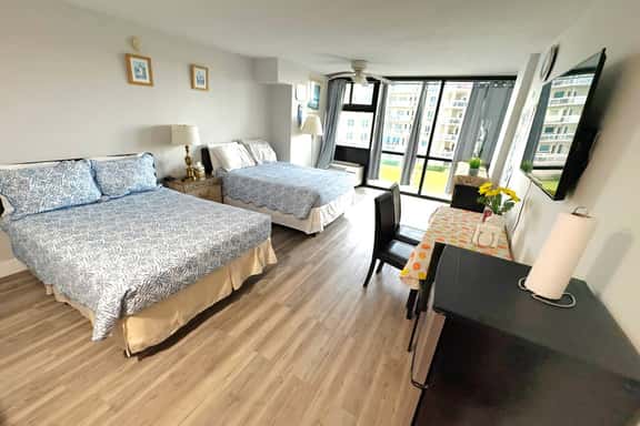 Oceanview Deluxe Studio w/pool & kitchenette - Image 1