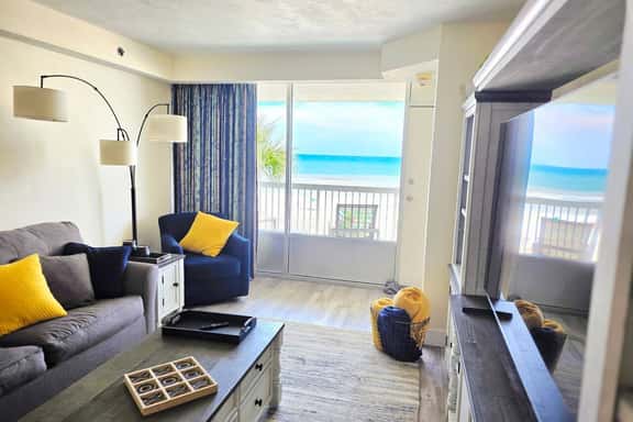 Direct Oceanfront 1 bedroom w/kitchen & balcony - Image 1