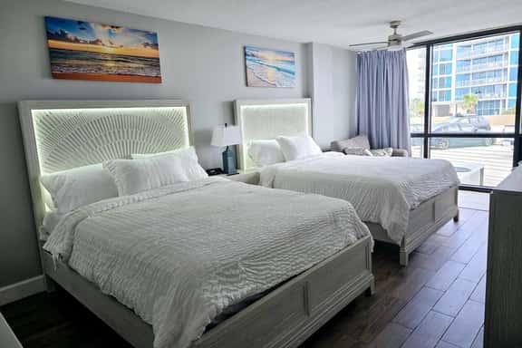 Newly renovated 2 queen studio w/kitchenette, pool - Image 1
