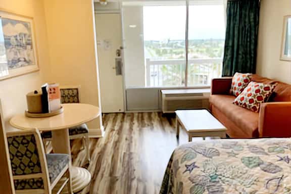 Cozy Daytona King Deluxe Studio - Image 1