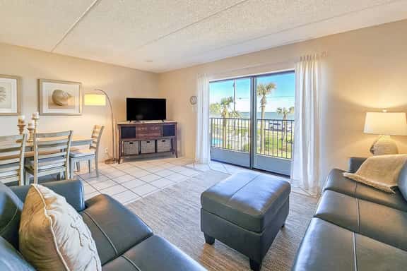 Spacious Ormond Oceanfront 3 bedroom Condo - Image 1