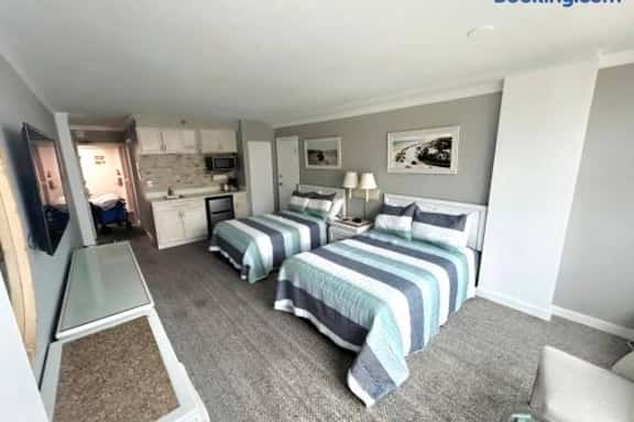 Daytona Beach Oceanview Studio w/kitchenette, pool - Image 1