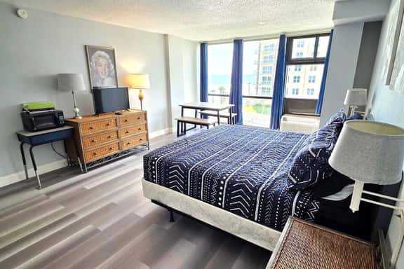 King Oceanview Studio w/pool & kitchenette - Image 1