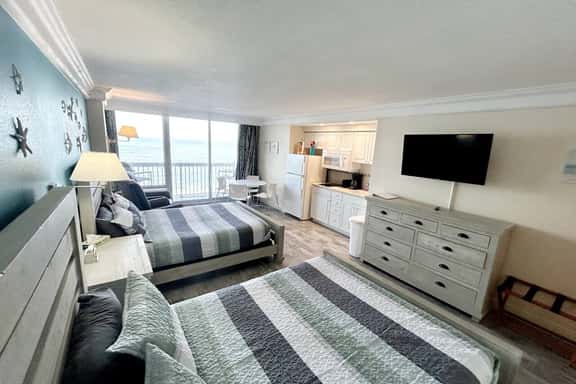 Private balcony oceanfront studio w/kitchen - Image 1
