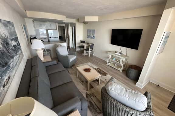 Spacious 1bdrm direct oceanfront w/private balcony - Image 1