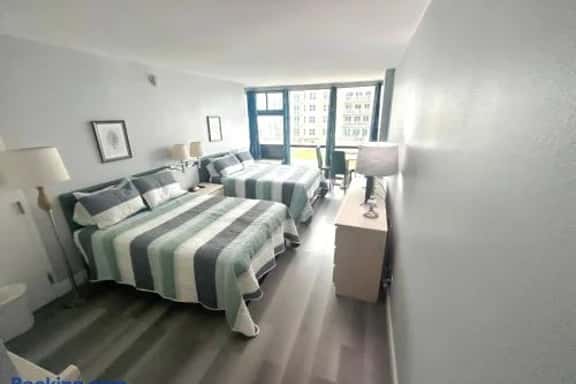 Oceanview Studio w/kitchen, pool, tiki bar - Image 1