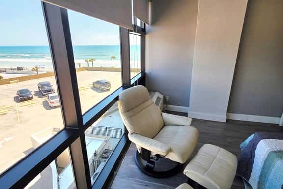Oceanside Adjoining Studios w/pool & tiki bar - Image 1