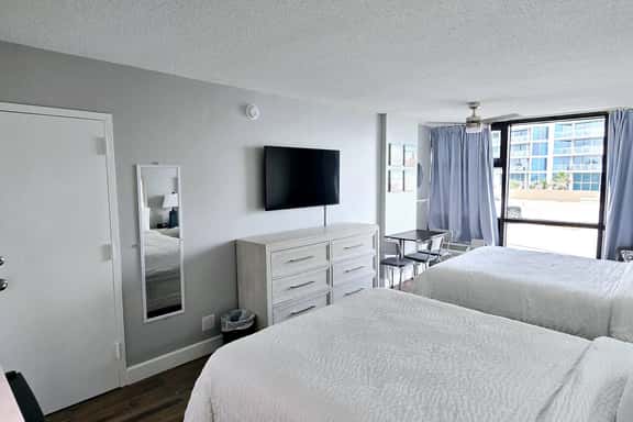 New updated Daytona Oceanview w/kitchenette, pool - Image 1