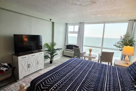 Newly updated king studio perfect for honeymooners - Image 1