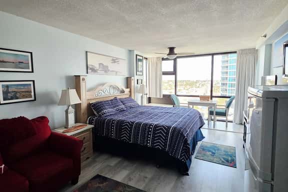 Cozy King Oceanview Studio w/pool & tiki bar - Image 1