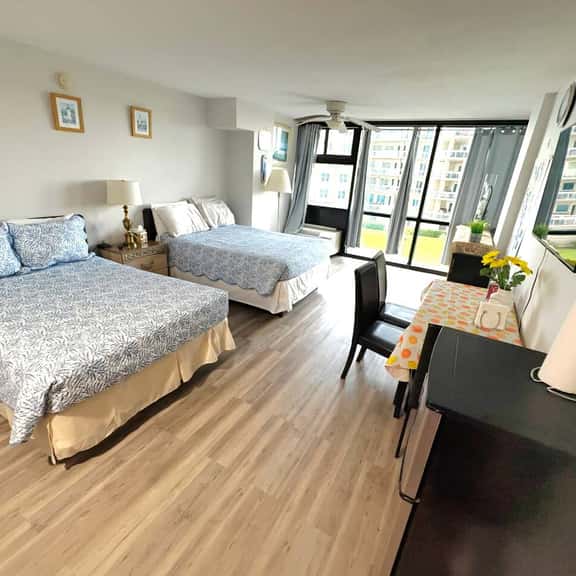Oceanview Deluxe Studio w/pool & kitchenette - Image 1