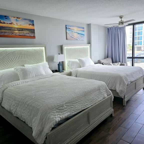 Newly renovated 2 queen studio w/kitchenette, pool - Image 1
