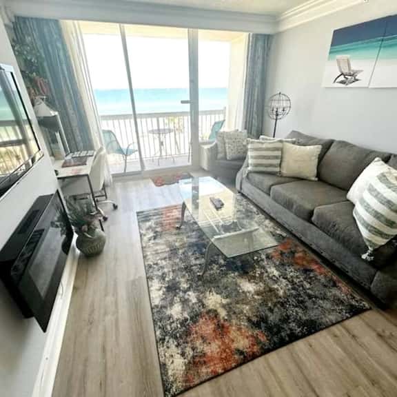 Daytona Beach Oasis Oceanfront balcony 1 bdrm - Image 1