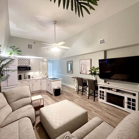 First floor direct beach access - Image 1