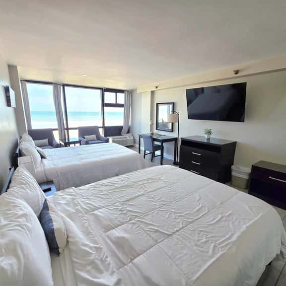 Oceanfront Studio 2 Queen beds kitchenette & pool - Image 1