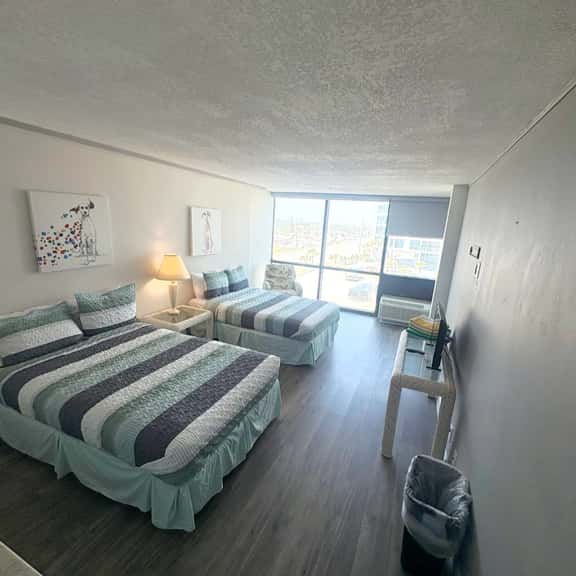 Oceanview Studio w/kitchenette, pool, tiki bar - Image 1