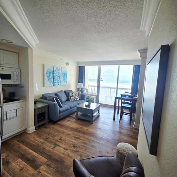 Gorgeous 1 bdrm Daytona Oceanfront balcony & kitch - Image 1
