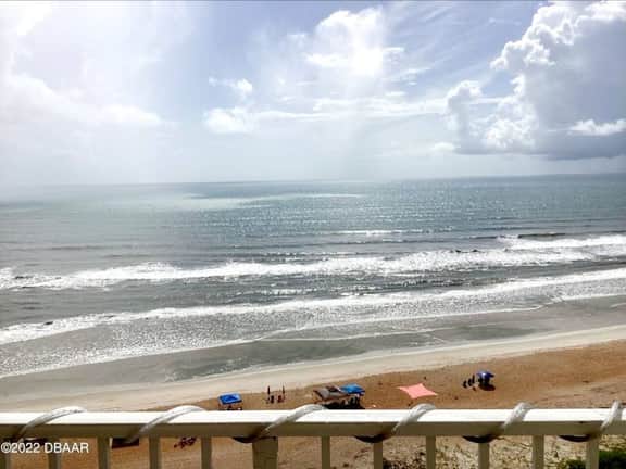 Quiet direct oceanfront 2 bed 2 bath condo w/pool - Image 4