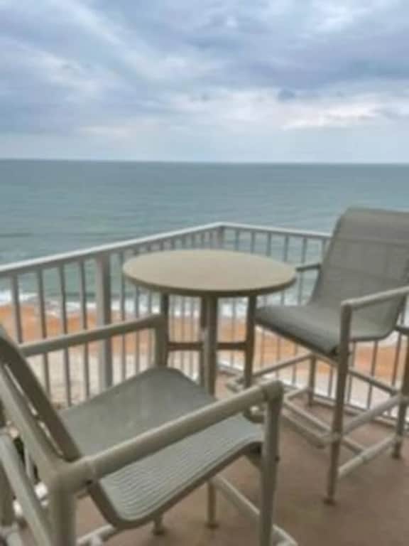 Quiet direct oceanfront 2 bed 2 bath condo w/pool - Image 2