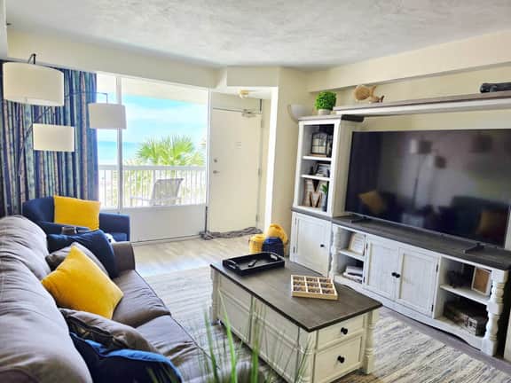 Direct Oceanfront 1 bedroom w/kitchen & balcony - Image 3