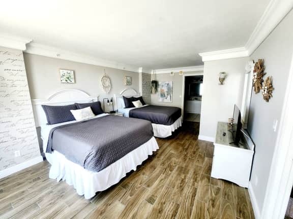 Private balcony ocean view 1 bedroom full kitchen - Image 2