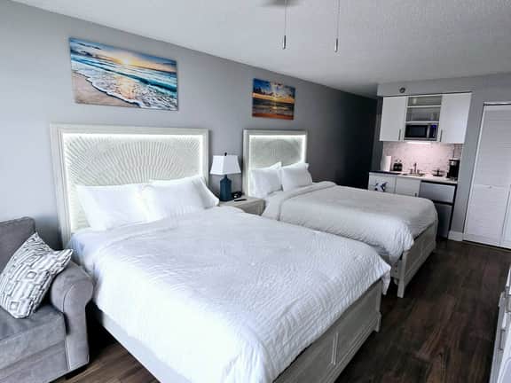 New updated Daytona Oceanview w/kitchenette, pool - Image 2