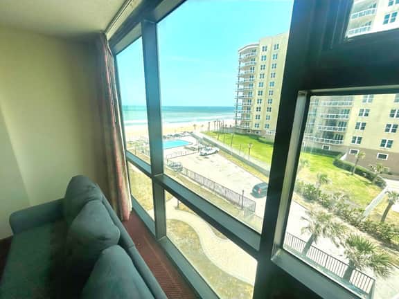 Daytona Oceanview King Studio w/pool, tiki bar - Image 2
