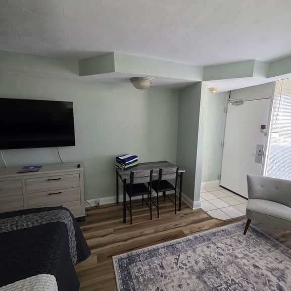 New updated Studio w/indoor outdoor pool, hot tub - Image 2