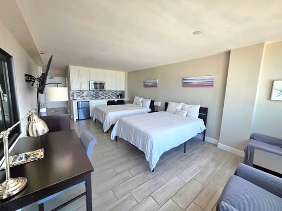 Oceanfront Studio 2 Queen beds kitchenette & pool - Image 5