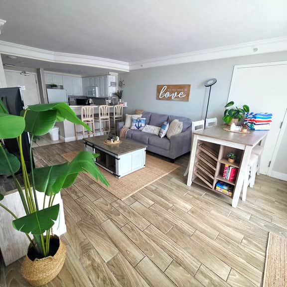 Private balcony ocean view 1 bedroom full kitchen - Image 2