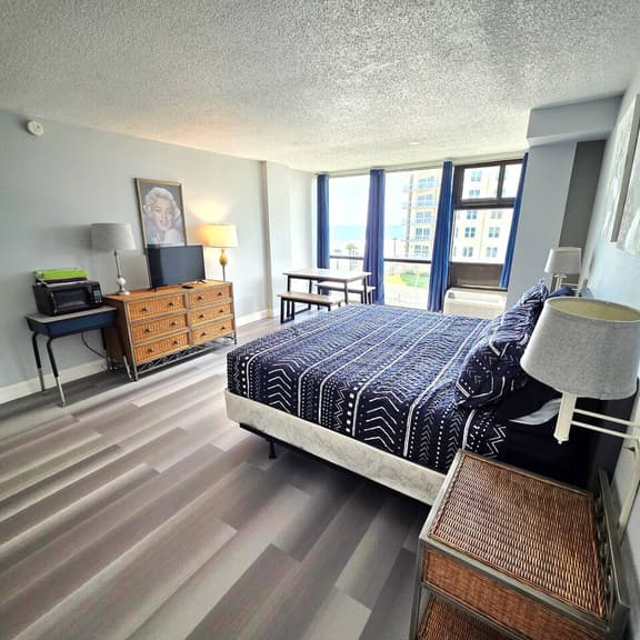 King Oceanview Studio w/pool & kitchenette - Image 1