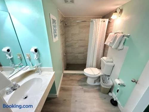 Adjoining studios w/kitchenettes, oceanview, pool - Image 1