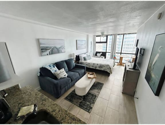 Oceanview studio w/queen bed, pool, tiki bar - Image 1