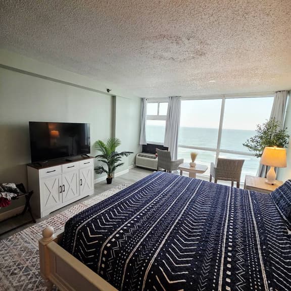 Newly updated king studio perfect for honeymooners - Image 1